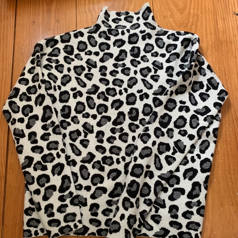 Leopard Turtleneck